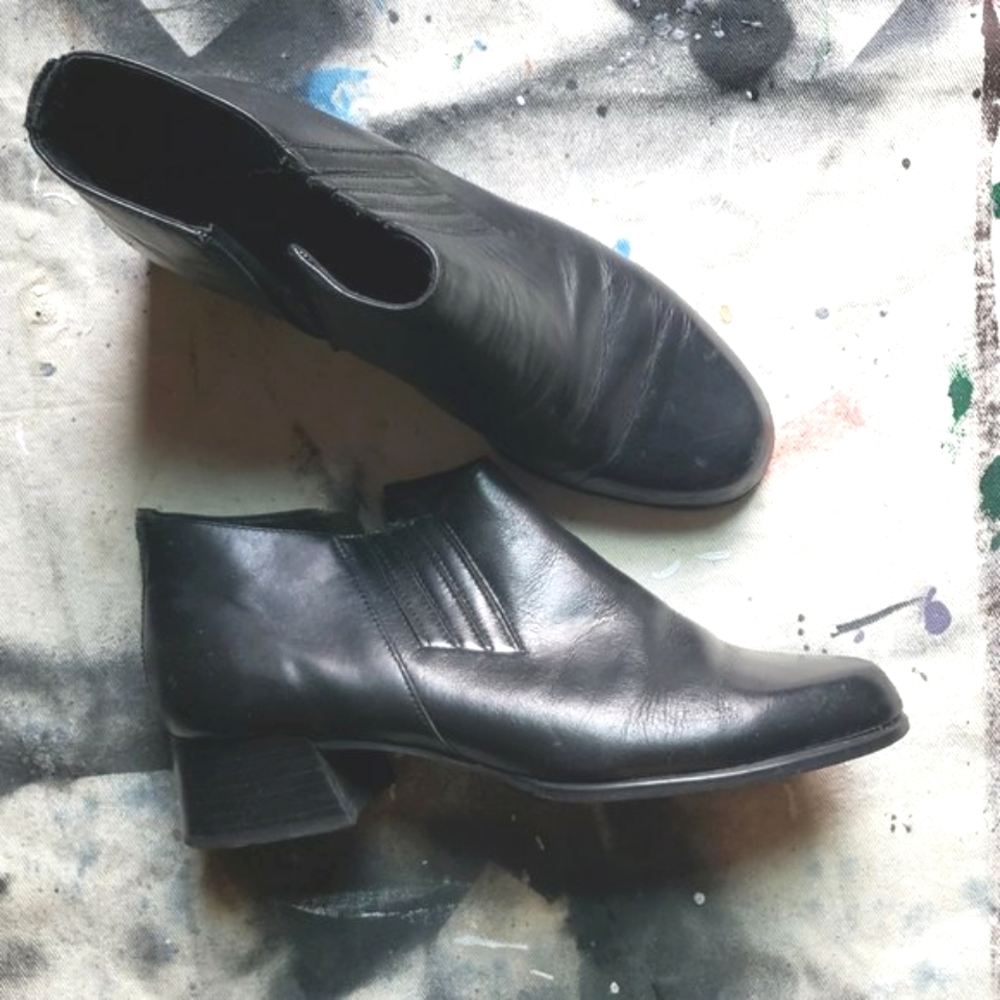 Vintage Lee Leather Western ankle bootie